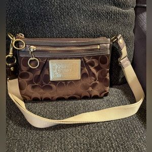 Coach poppy in brown